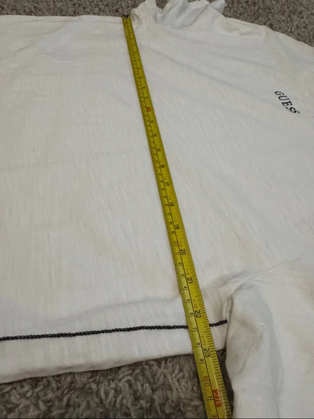 GUESS Minimalist Logo Tee - Picture 6 of 7